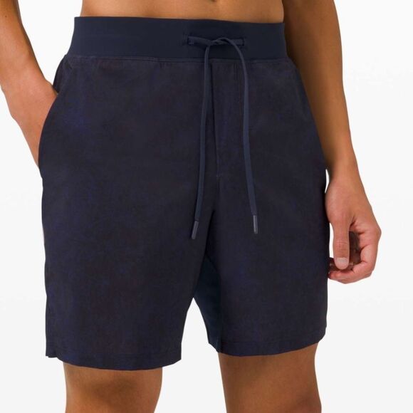 Lululemon Men’s S T.H.E. Short 7" LinerlessGravel Dust True‎ Navy Multi Athletic - Picture 1 of 13